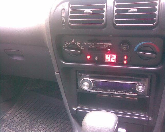 В работе - машина на солнце.